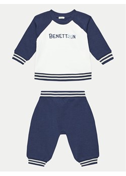 United Colors Of Benetton Dres 32KNAK00Q Niebieski Regular Fit ze sklepu MODIVO w kategorii Dresy dla niemowlaka - zdjęcie 183851763