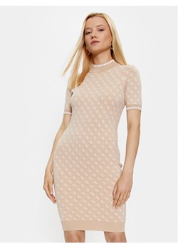 Guess Sukienka dzianinowa W3YK39 Z37K0 Beżowy Slim Fit ze sklepu MODIVO w kategorii Sukienki - zdjęcie 183862682