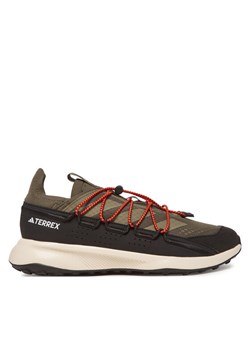 adidas Trekkingi Terrex Voyager 21 Travel JI1029 Khaki ze sklepu MODIVO w kategorii Buty trekkingowe męskie - zdjęcie 183862890