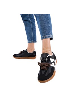 Czarne sneakersy trampki z kolorowymi sznurówkami - id: 223680 - marki ButyModne.pl - 183866522 Czarne sneakersy trampki z kolorowymi sznurówkami ze sklepu ButyModne.pl w kategorii Buty sportowe damskie - zdjęcie 183866522