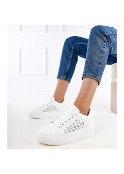 Białe sneakersy na platformie Remmi ze sklepu ButyModne.pl w kategorii Buty sportowe damskie - zdjęcie 183866540