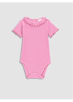 Coccodrillo Body WC3112201RPN Różowy Regular Fit ze sklepu MODIVO w kategorii Body niemowlęce - zdjęcie 183874643