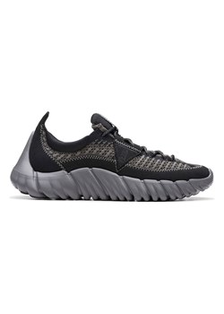 Clarks Sneakersy &quot;Nature 360&quot; w kolorze czarnym ze sklepu Limango Polska w kategorii Buty sportowe męskie - zdjęcie 183878751