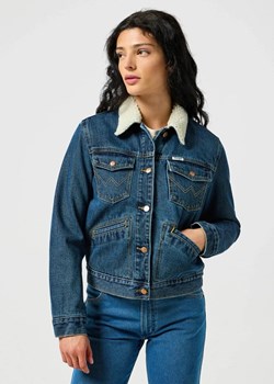 WRANGLER DAMSKA KURTKA JEANSOWA WRANGLER HERITAGE SHERPA JACKET WASHED OUT 112355410 ze sklepu YouNeedit.pl w kategorii Kurtki damskie - zdjęcie 183880140