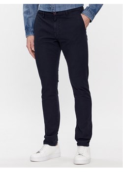 Guess Spodnie materiałowe M4RB29 WFYTA Granatowy Slim Fit ze sklepu MODIVO w kategorii Spodnie męskie - zdjęcie 183882703