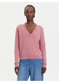Tommy Jeans Sweter Essential DW0DW19888 Różowy Regular Fit ze sklepu MODIVO w kategorii Swetry damskie - zdjęcie 183885532