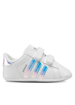 adidas Sneakersy Superstar Crib BD8000 Biały ze sklepu MODIVO w kategorii Buciki niemowlęce - zdjęcie 183885580