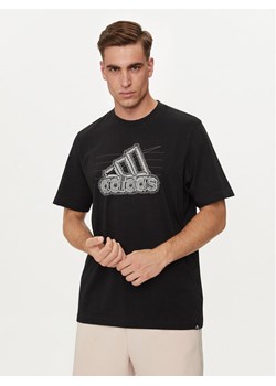 adidas T-Shirt Growth Badge Graphic IN6258 Czarny Regular Fit ze sklepu MODIVO w kategorii T-shirty męskie - zdjęcie 183885651