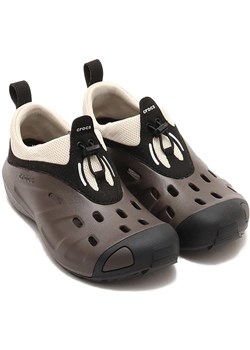 Crocs Slippersy &quot;Quick Trail&quot; w kolorze szarobrązowym ze sklepu Limango Polska w kategorii Półbuty damskie - zdjęcie 183893761