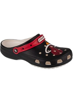 Crocs Chodaki &quot;Miami Heat&quot; w kolorze czarno-czerwonym ze sklepu Limango Polska w kategorii Klapki damskie - zdjęcie 183902170