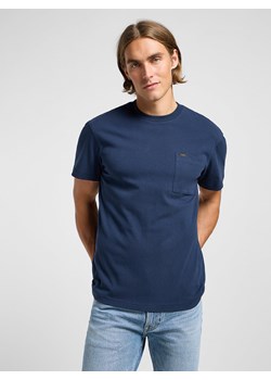 LEE MĘSKA KOSZULKA LEE RELAXED POCKET TEE MOOD INDIGO 112364541 ze sklepu YouNeedit.pl w kategorii T-shirty męskie - zdjęcie 183902461