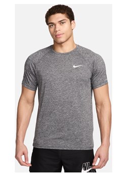 Męska melanżowa koszulka kąpielowa z krótkim rękawem Hydroguard Nike - Czerń - id: 41491362816new - marki Nike - 183903003 Męska melanżowa koszulka kąpielowa z krótkim rękawem Hydroguard Nike - Czerń ze sklepu Nike poland w kategorii T-shirty męskie - zdjęcie 183903003