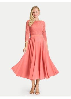 Swing Sukienka koktajlowa 77761710 Koralowy Regular Fit ze sklepu MODIVO w kategorii Sukienki - zdjęcie 183904282