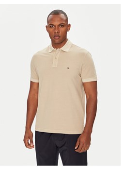 Tommy Hilfiger Polo MW0MW34757 Beżowy Regular Fit ze sklepu MODIVO w kategorii T-shirty męskie - zdjęcie 183907590