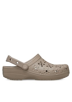 Crocs Klapki Classic Floral Cut Out Clog 210927 Brązowy ze sklepu MODIVO w kategorii Klapki damskie - zdjęcie 183907601