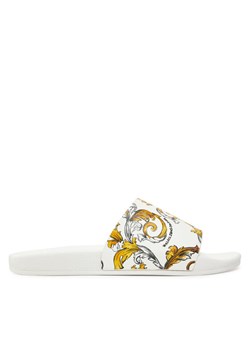 Versace Jeans Couture Klapki 78YA3SQ3 Biały ze sklepu MODIVO w kategorii Klapki męskie - zdjęcie 183921702