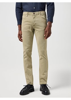 MESKIE SPODNIE WRANGLER GREENSBORO DARK TEA 112362437 ze sklepu YouNeedit.pl w kategorii Spodnie męskie - zdjęcie 183923283