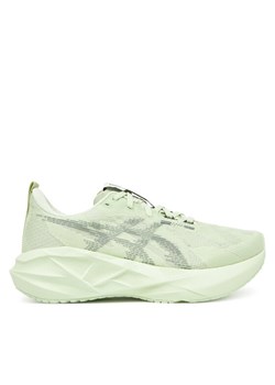Asics Buty do biegania Novablast 5 1012B765 Zielony ze sklepu MODIVO w kategorii Buty sportowe damskie - zdjęcie 183928681