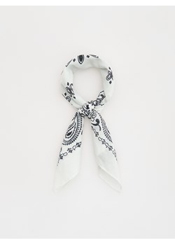 Reserved - Wzorzysta bandana - biały - id: 074FM-00X - marki Reserved - 183935711 Reserved - Wzorzysta bandana - biały ze sklepu Reserved w kategorii Szaliki męskie - zdjęcie 183935711