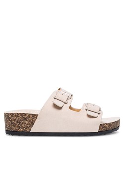 Clara Barson Klapki WYL1910-3 Beżowy ze sklepu MODIVO w kategorii Klapki damskie - zdjęcie 183937913