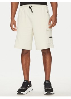 EA7 Emporio Armani Szorty sportowe 7M000326 AF12660 U1112 Écru Regular Fit ze sklepu MODIVO w kategorii Spodenki męskie - zdjęcie 183938084