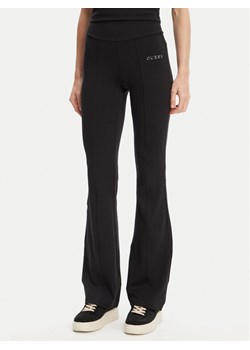 Guess Spodnie dresowe V5RB15 KCD02 Czarny Regular Fit ze sklepu MODIVO w kategorii Spodnie damskie - zdjęcie 183938150