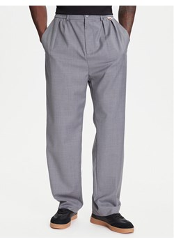 Kappa Spodnie materiałowe 62131TW 04Y Szary Regular Fit ze sklepu MODIVO w kategorii Spodnie męskie - zdjęcie 183941491