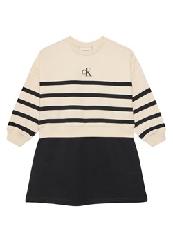 Calvin Klein Jeans Sukienka dzianinowa IG0IG02963 M Beżowy Relaxed Fit ze sklepu MODIVO w kategorii Sukienki dziewczęce - zdjęcie 183941574