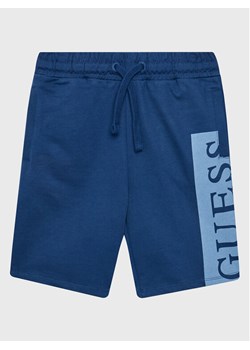 Guess Szorty sportowe L3GD03 KA6R0 Niebieski Relaxed Fit ze sklepu MODIVO w kategorii Spodenki chłopięce - zdjęcie 183944974