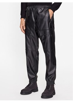 Hugo Spodnie z imitacji skóry Ganno 234 50501246 Czarny Regular Fit ze sklepu MODIVO w kategorii Spodnie męskie - zdjęcie 183945320