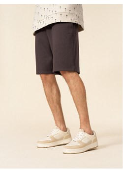 Outhorn Szorty sportowe OTHSS23TSHOM136 Fioletowy Regular Fit ze sklepu MODIVO w kategorii Spodenki męskie - zdjęcie 183945380