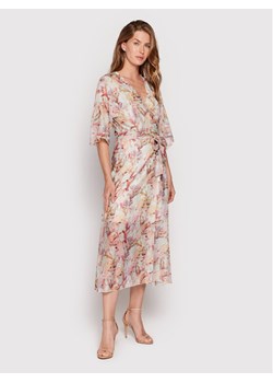 Guess Sukienka letnia W2YK38 WEPQ0 Beżowy Regular Fit ze sklepu MODIVO w kategorii Sukienki - zdjęcie 183945423