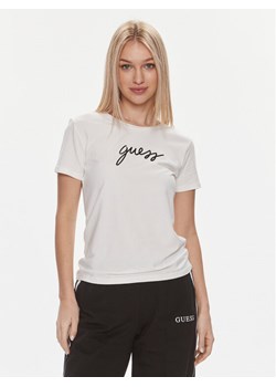 Guess T-Shirt Carrie O4RM09 KBBU1 Biały Regular Fit - id: 0000303385200 - marki Guess - 183945460 Guess T-Shirt Carrie O4RM09 KBBU1 Biały Regular Fit ze sklepu MODIVO w kategorii Bluzki damskie - zdjęcie 183945460