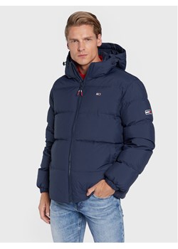 Tommy Jeans Kurtka puchowa Essential DM0DM15447 Granatowy Regular Fit ze sklepu MODIVO w kategorii Kurtki męskie - zdjęcie 183945493
