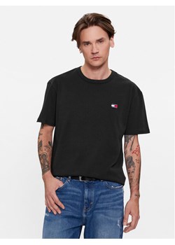 Tommy Jeans T-Shirt Classic Xs Badge DM0DM17870 Czarny Classic Fit ze sklepu MODIVO w kategorii T-shirty męskie - zdjęcie 183945612