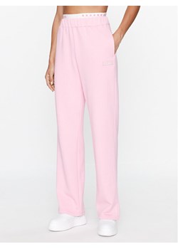 Ellesse Spodnie dresowe Vernetti SGT19237 Różowy Relaxed Fit ze sklepu MODIVO w kategorii Spodnie damskie - zdjęcie 183945674