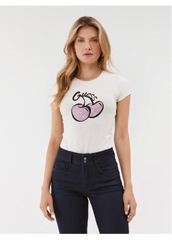Guess T-Shirt W3BI16 KA0Q1 Écru Slim Fit ze sklepu MODIVO w kategorii Bluzki damskie - zdjęcie 183945924