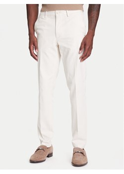 BOSS Chinosy P-Kaiton1 50543945 Écru Slim Fit ze sklepu MODIVO w kategorii Spodnie męskie - zdjęcie 183945931