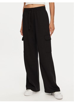 Vans Spodnie dresowe Frontside VN000HGP Czarny Loose Fit ze sklepu MODIVO w kategorii Spodnie damskie - zdjęcie 183946283