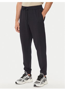 Boss Spodnie dresowe 50513444 Granatowy Tapered Fit ze sklepu MODIVO w kategorii Spodnie męskie - zdjęcie 183946443