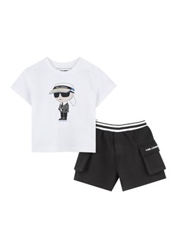 Karl Lagerfeld Kids Komplet t-shirt i spodenki Z30502 M Czarny Regular Fit ze sklepu MODIVO w kategorii Komplety niemowlęce - zdjęcie 183946541
