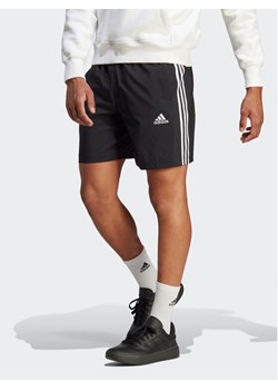 adidas Szorty sportowe AEROREADY Essentials Chelsea 3-Stripes Shorts IC1484 Czarny Regular Fit ze sklepu MODIVO w kategorii Spodenki męskie - zdjęcie 183946652