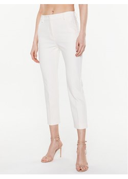Weekend Max Mara Spodnie materiałowe Rana 2351310137 Écru Slim Fit ze sklepu MODIVO w kategorii Spodnie damskie - zdjęcie 183947003