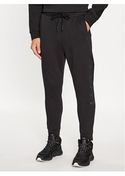 Boss Spodnie dresowe Helwyn 50499039 Czarny Relaxed Fit ze sklepu MODIVO w kategorii Spodnie męskie - zdjęcie 183947231