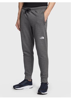 The North Face Spodnie dresowe Nse Light NF0A4T1F Szary Regular Fit ze sklepu MODIVO w kategorii Spodnie męskie - zdjęcie 183947243