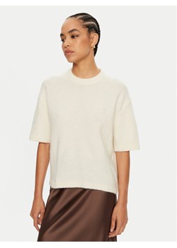 Gina Tricot Sweter 22271 Écru Regular Fit ze sklepu MODIVO w kategorii Swetry damskie - zdjęcie 183947352