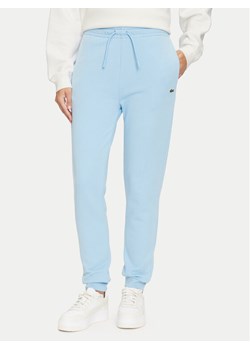 Lacoste Spodnie dresowe XF9216 Niebieski Regular Fit ze sklepu MODIVO w kategorii Spodnie damskie - zdjęcie 183947454