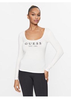 Guess Bluzka Carrie O2BM31 KBBU1 Écru Regular Fit ze sklepu MODIVO w kategorii Bluzki damskie - zdjęcie 183947490