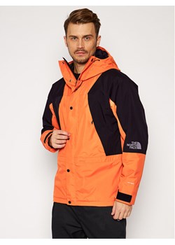 The North Face Kurtka outdoor Mountain Light NF0A3XY5 Pomarańczowy Regular Fit ze sklepu MODIVO w kategorii Kurtki męskie - zdjęcie 183947594
