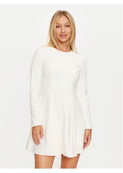 Marciano Guess Sukienka koktajlowa 4BGK22 6302A Écru Regular Fit ze sklepu MODIVO w kategorii Sukienki - zdjęcie 183947772